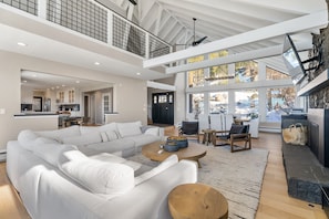 Living area - Hch0868 - The Grand Escape 4 Bedroom Home (South Lake Tahoe)