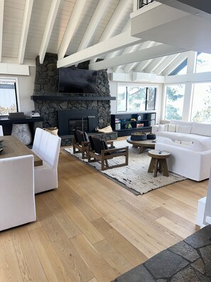 House, 4 Bedrooms | Living area