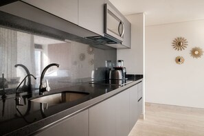 Fridge, microwave, stovetop, coffee/tea maker - Departamento con Tina al Centro y Vista Panorámica (Mexico City)