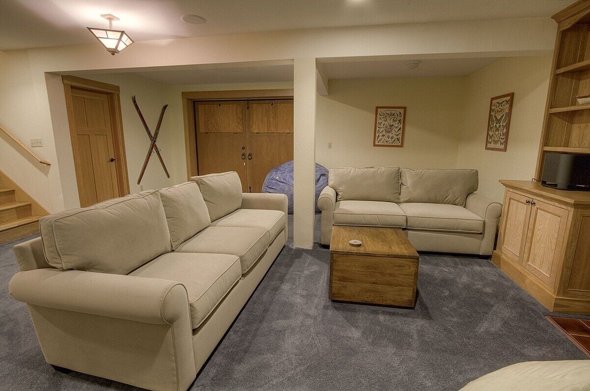 House, 5 Bedrooms | Living area