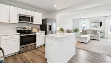 Townhome, 4 Bedrooms | Private kitchen | Fridge, oven