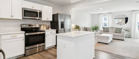 Townhome, 4 Bedrooms | Private kitchen