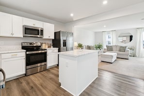 Townhome, 4 Bedrooms | Private kitchen