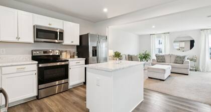 Modern Downtown Retreat Near Swamp Rabbit Trail 4 Bedroom Townhouse