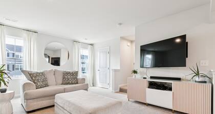 Modern Downtown Retreat Near Swamp Rabbit Trail 4 Bedroom Townhouse