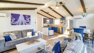 House, 4 Bedrooms | Living area | Smart TV, streaming services