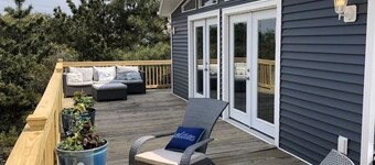 Beach Plum Manor 4 Bed 2 Bath with Stargazing Dome Home across from Beach