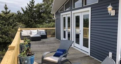 Beach Plum Manor 4 Bed 2 Bath with Stargazing Dome Home across from Beach