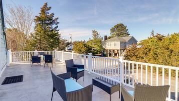 House, 4 Bedrooms | Terrace/patio