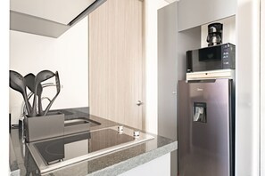 Fridge, microwave, stovetop, coffee/tea maker - Casa Renteria a Pasos de Reforma (Mexico City)