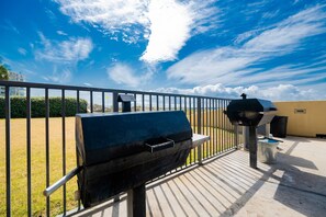 Condo, 3 chambres | Terrasse/patio