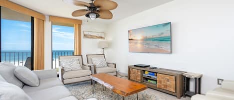 Condo, 3 Bedrooms | Living area