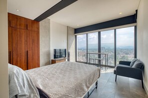 1 bedroom, desk, iron/ironing board, WiFi