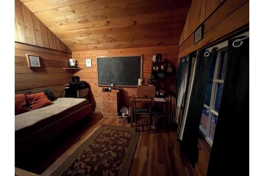 Farm Stay In Catskills Farmhand Cabin - Hudson Valley, NY