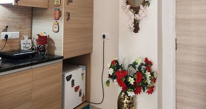 Charming studio in enchanting Vrindavan with AC, kitchenette,TV & pretty Balcony