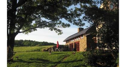 Farm Stay in Catskills Farmhouse Suite