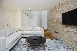 Apartment, Balcony | Living area