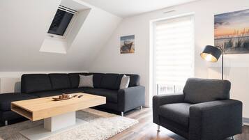 Fernseher, DVD-Player, Tischtennisplatte, Stereoanlage