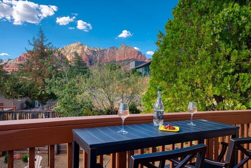 Uptown Sedona Luxury • 3 King Suites • Views • Hot Tub&Fire Pit • Walk to Dining