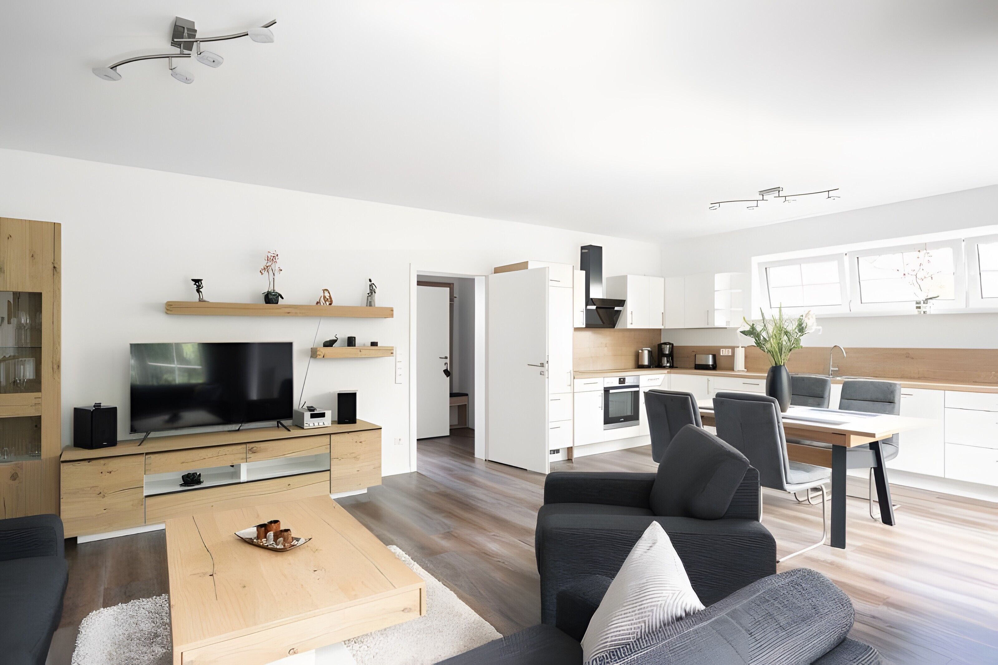 Fernseher, DVD-Player, Tischtennisplatte, Stereoanlage