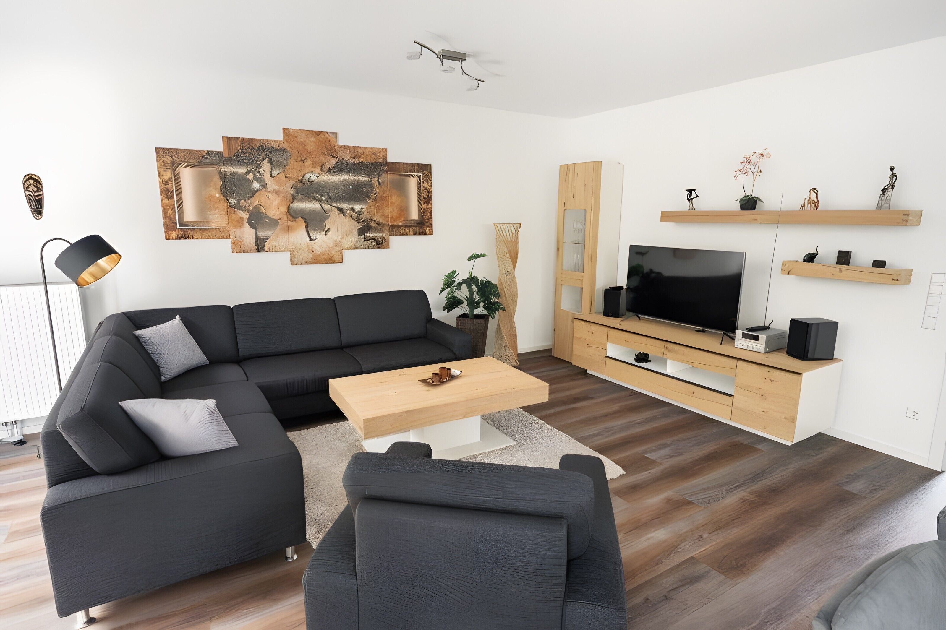 Fernseher, DVD-Player, Tischtennisplatte, Stereoanlage
