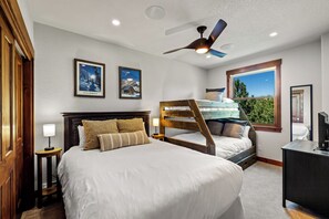 3 bedrooms, internet, bed sheets