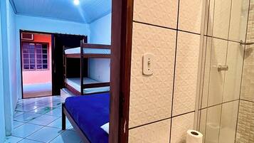 Quarto família, 1 quarto | Wi-Fi de cortesia, roupa de cama