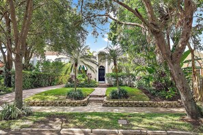 المنطقة المحيطة بالمنشأة