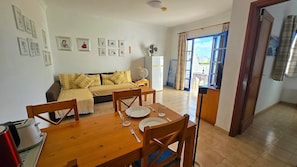 TV, books - Atalaya Complex, central Puerto del Carmen, sunny terrace with sunloungers (Tías)