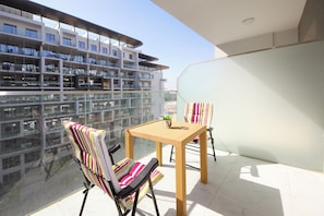 Apartamento, vista para a cidade | Sacada