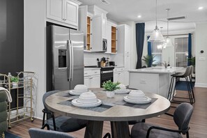 Fridge, microwave, oven, stovetop - Luxe 4BR King Townhouse w/ Rooftop in Uptown CLT! (Charlotte)