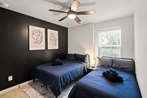 3 bedrooms, iron/ironing board, travel cot, WiFi - Luxe 3BR Townhouse in Uptown Charlotte! (Charlotte)