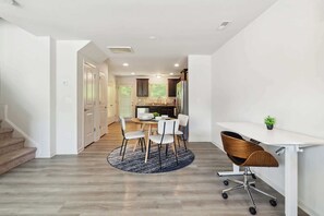 Dining - Upscale King 4BR Townhouse Mins to Cary & NC State (Raleigh)