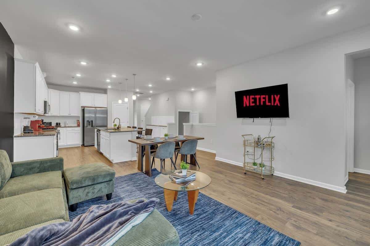 Een televisie en een kantoor