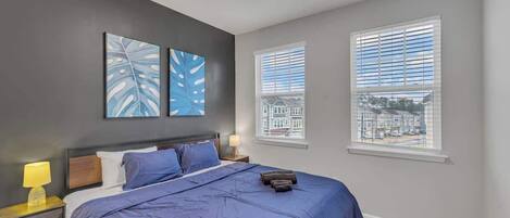 4 slaapkamers, een strijkplank/strijkijzer, reisbedje, wifi