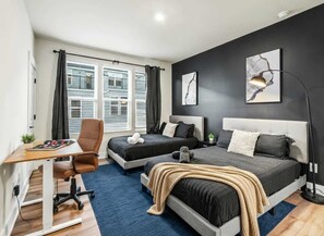 3 slaapkamers, een strijkplank/strijkijzer, reisbedje, wifi