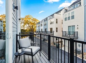 Property grounds - Luxe 4BR King Townhouse w/ Rooftop in Uptown CLT! (Charlotte)