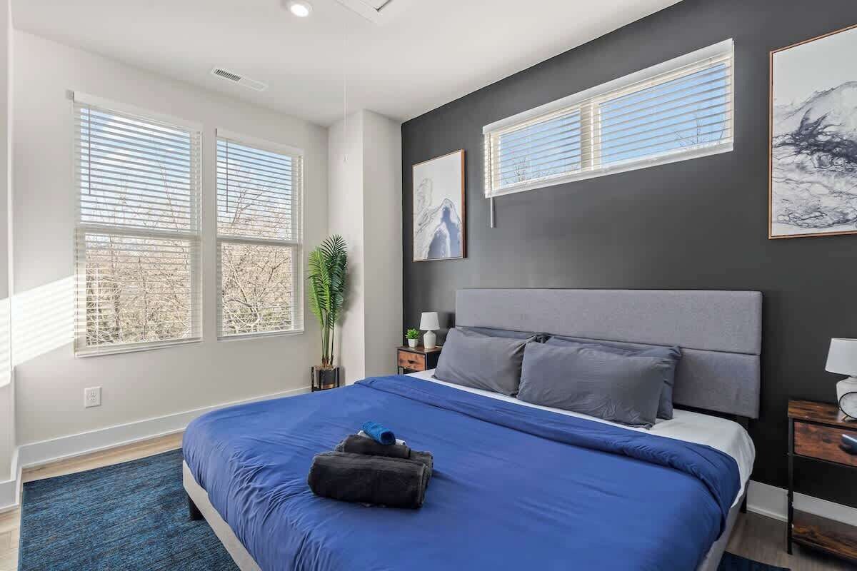 Luxe 4BR King Townhouse w/ Rooftop in Uptown CLT!