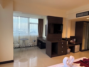 In-room safe, free WiFi