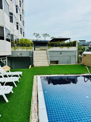 Outdoor pool - Suncity Hotel Pattaya (Pattaya)
