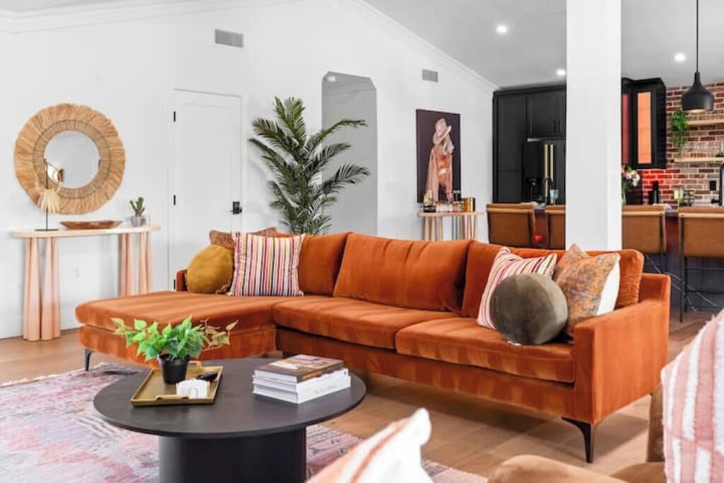 Een smart-tv en een open haard