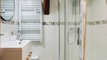 Panoramic Suite, Shared Bathroom | Bathroom