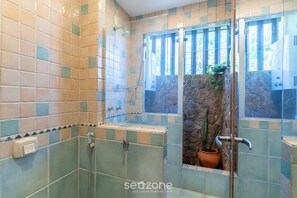 Basic-Villa | Badezimmer | Dusche