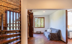 Villa | Coin séjour | TV connectée de 32 pouces avec chaînes numériques
