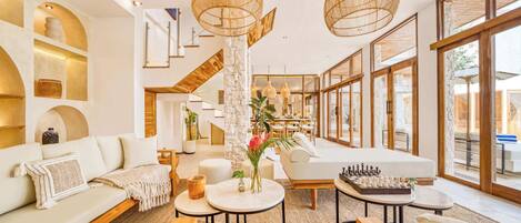 المنشأة من الداخل