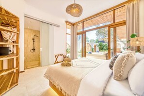 8 bedrooms, desk, iron/ironing board, WiFi