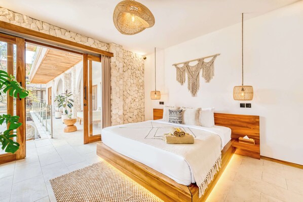 8 bedrooms, desk, iron/ironing board, WiFi