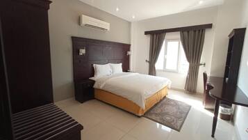 Blackout drapes, soundproofing, iron/ironing board, free WiFi