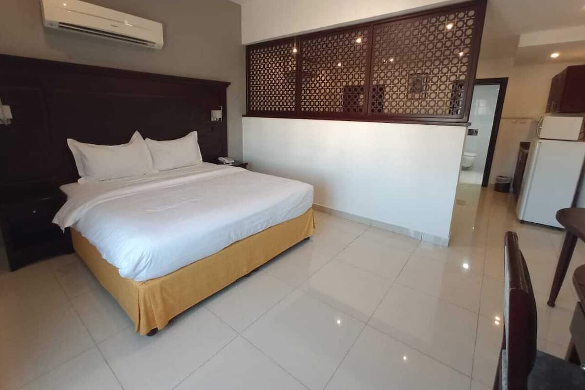 Studio | Blackout drapes, soundproofing, iron/ironing board, free WiFi