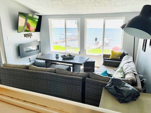 Modern Lake Escape on Big Spirit